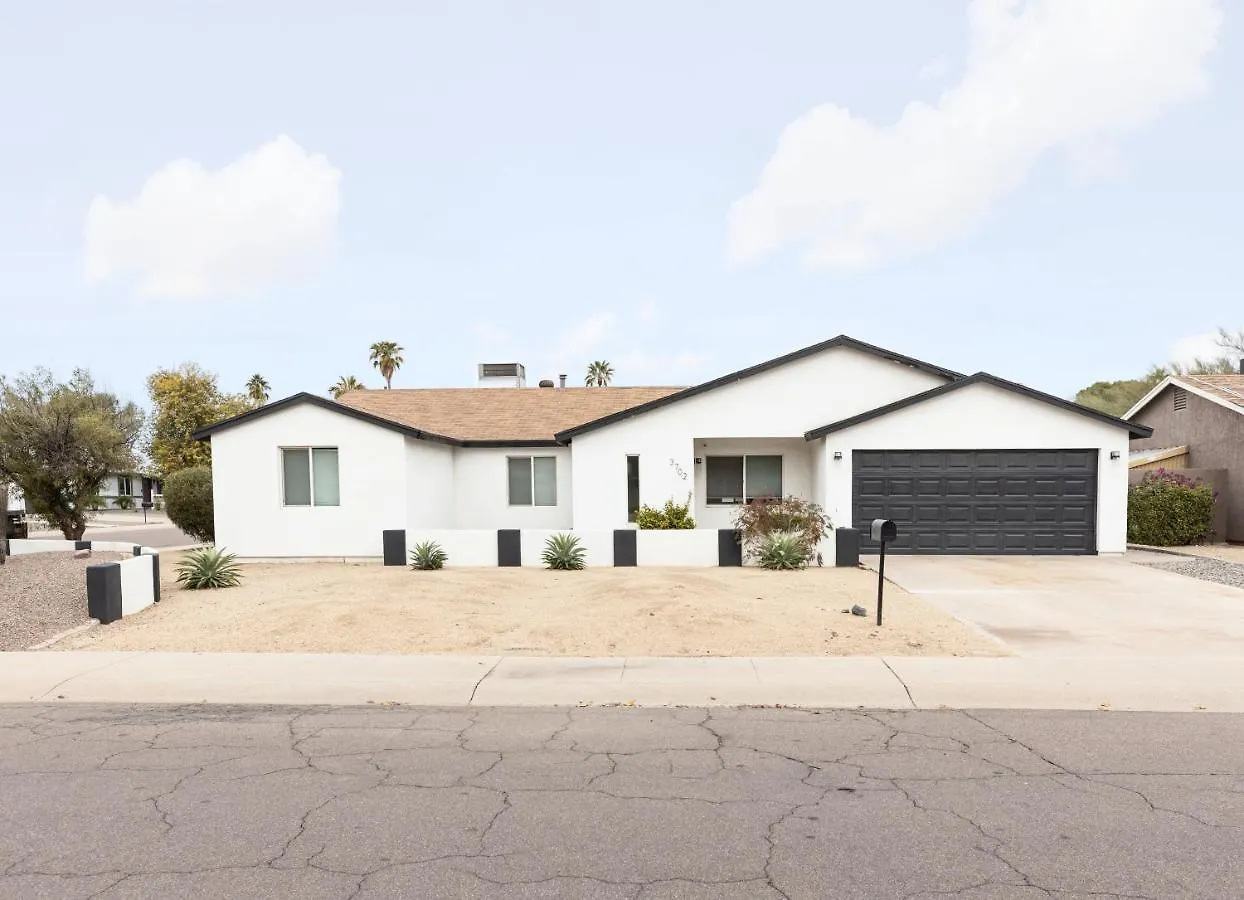 Paloma - Modern Scottsdale/Phx Home, Private Pool, Firepit Phoenix 0*,  United States